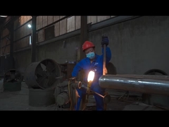 Les matières premières des tubes en acier inoxydable sont polies avant la production pour éliminer les défauts